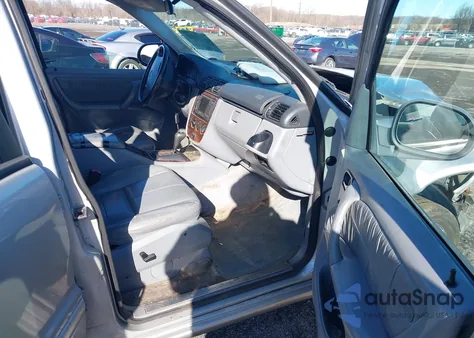 2001 Mercedes-Benz Ml 320 z USA, uszkodzony, nr VIN 4JGAB54E41A232075